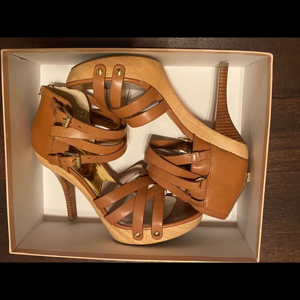 Micheal Kors Tan Heels